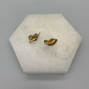Vintage Gold Tone Monet Clip-on Earring. Good Condition.